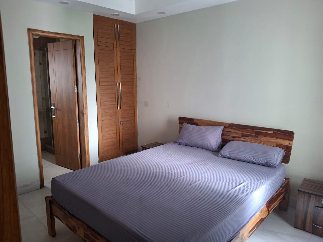 3 BHK Fully Furnished Apartment in Defence Colony